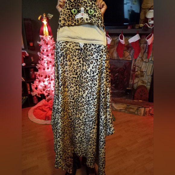 Cozy Wrap Cat Hooded Leopard Print Snuggle Adult Wearable Blanket Sloungy Fleece - Picture 1 of 11